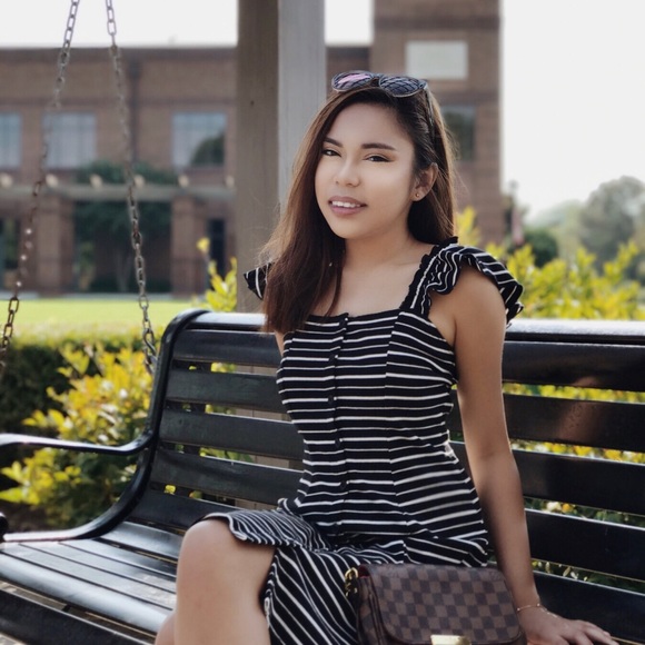 Meet your Posher | Elyssa Shaine - Picture 3 of 4